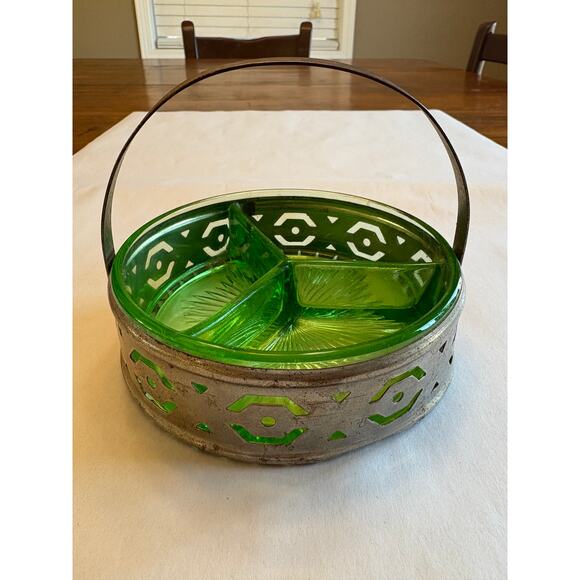 VTG MCM RETRO COLLECTOR Uranium Green Divided Glass Candy Nut Relish Dish tray - Picture 1 of 8